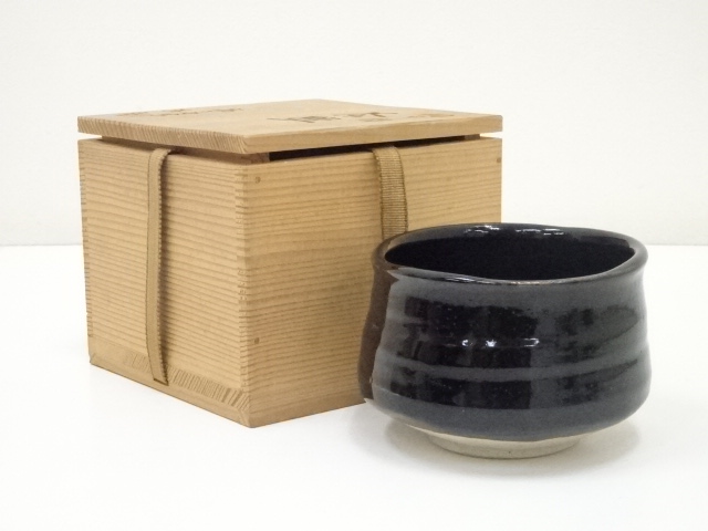 晃山造　黒釉茶碗（保護箱）